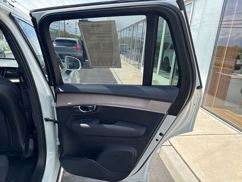 Certified 2025 Volvo XC90 B6 Plus AWD/4WD image 12