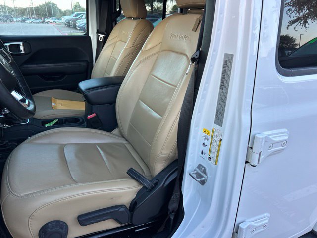 Used 2018 Jeep Wrangler Unlimited Sahara AWD/4WD image 12