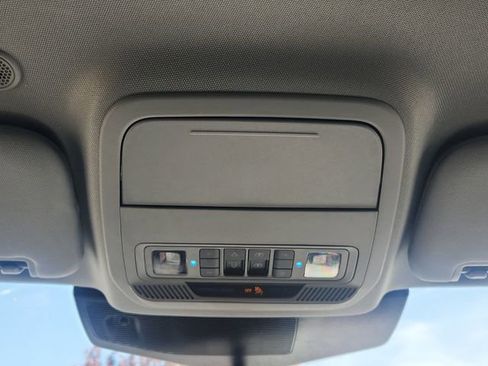 Certified 2022 Ford Explorer XLT w/ Equipment Group 202A AWD/4WD image 19