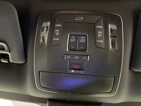 New 2026 Toyota Sienna XSE FWD image 29