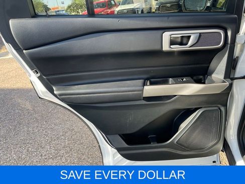 Used 2024 Ford Explorer XLT RWD image 15