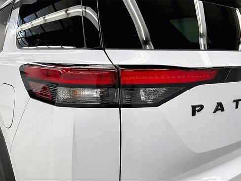 New 2025 Nissan Pathfinder SL image 17