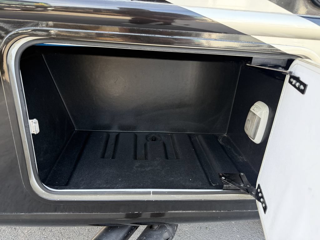 Used 2016 Ford F550 2WD Regular Cab Super Duty image 21