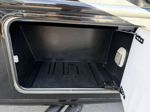 Used 2016 Ford F550 2WD Regular Cab Super Duty image 21