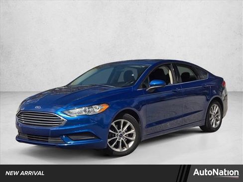 Used 2017 Ford Fusion SE w/ Fusion SE Technology Package image 1