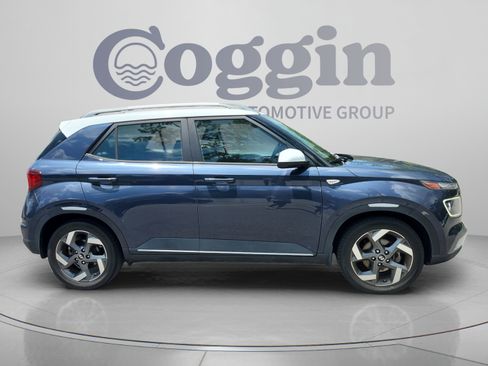 Used 2020 Hyundai Venue FWD image 6