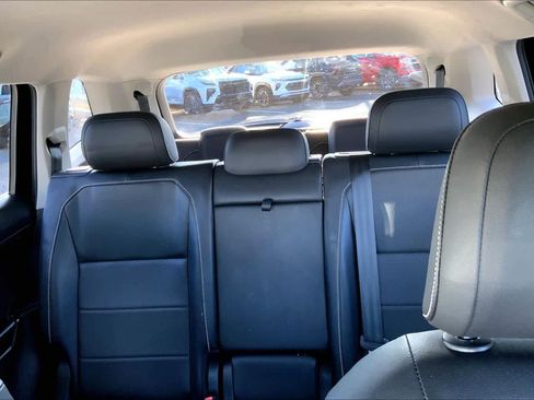 Used 2021 Volkswagen Tiguan SE image 35