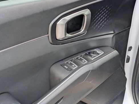 Used 2024 Kia Sorento S w/ Panoramic Sunroof Package image 17