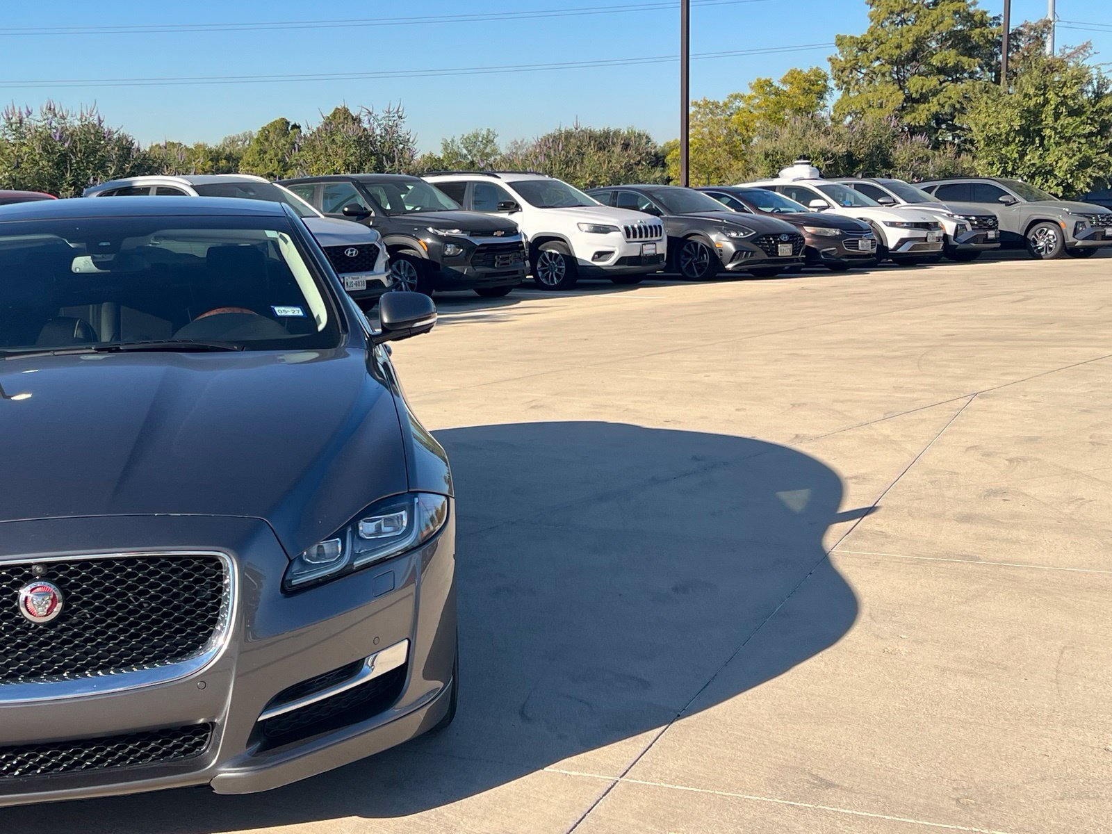 Used 2016 Jaguar XJ R-Sport RWD image 3
