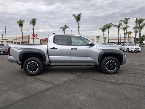 Used 2024 Toyota Tacoma TRD Off-Road image 4
