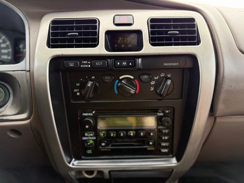 Used 2001 Toyota 4Runner SR5 image 30