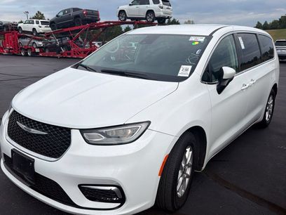 Used 2023 Chrysler Pacifica Touring-L