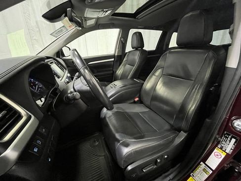 Certified 2019 Toyota Highlander XLE AWD/4WD image 10