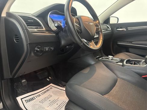 Used 2018 Chrysler 300 Touring RWD image 29
