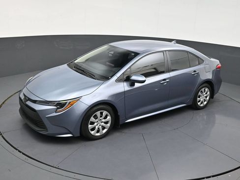 Used 2025 Toyota Corolla LE FWD image 11