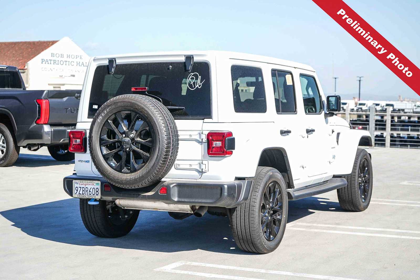 Used 2023 Jeep Wrangler Unlimited Sahara w/ Cold Weather Group AWD/4WD image 6