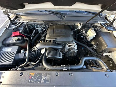 Used 2013 Chevrolet Tahoe LTZ image 32