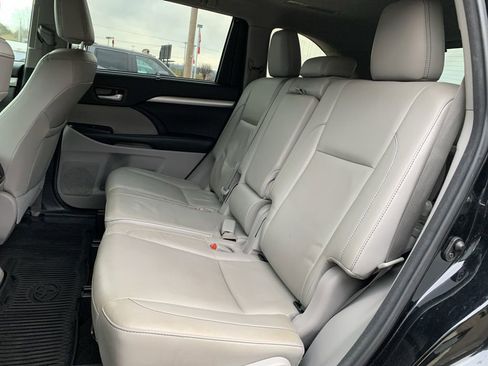 Used 2018 Toyota Highlander XLE image 13