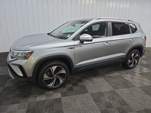 Used 2023 Volkswagen Taos SE w/ Panoramic Sunroof Package AWD/4WD image 6