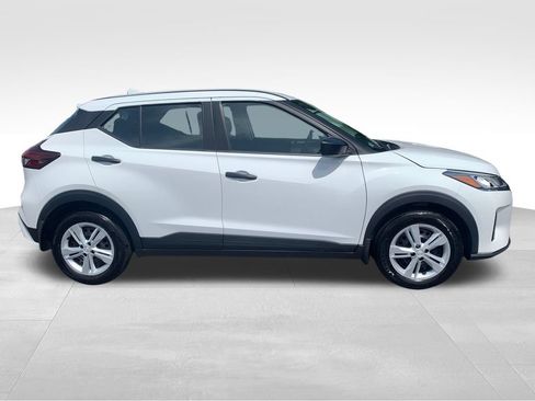 Used 2025 Nissan Kicks Play S FWD image 7