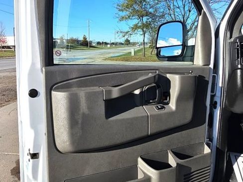 Used 2021 GMC Savana 2500 w/ Driver Convenience Package image 13