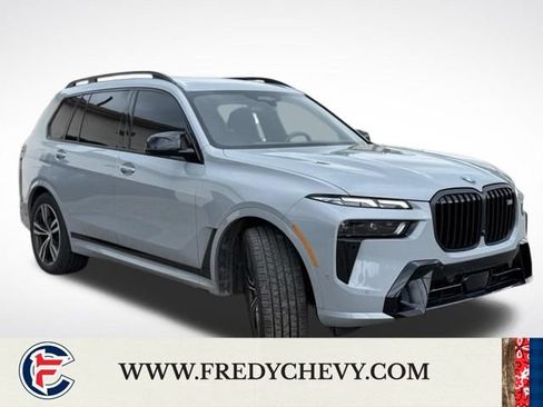 Used 2025 BMW X7 M60i AWD/4WD image 33