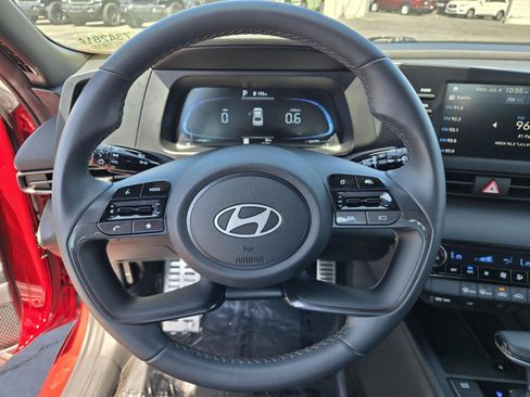 Used 2025 Hyundai Elantra Sport FWD image 15