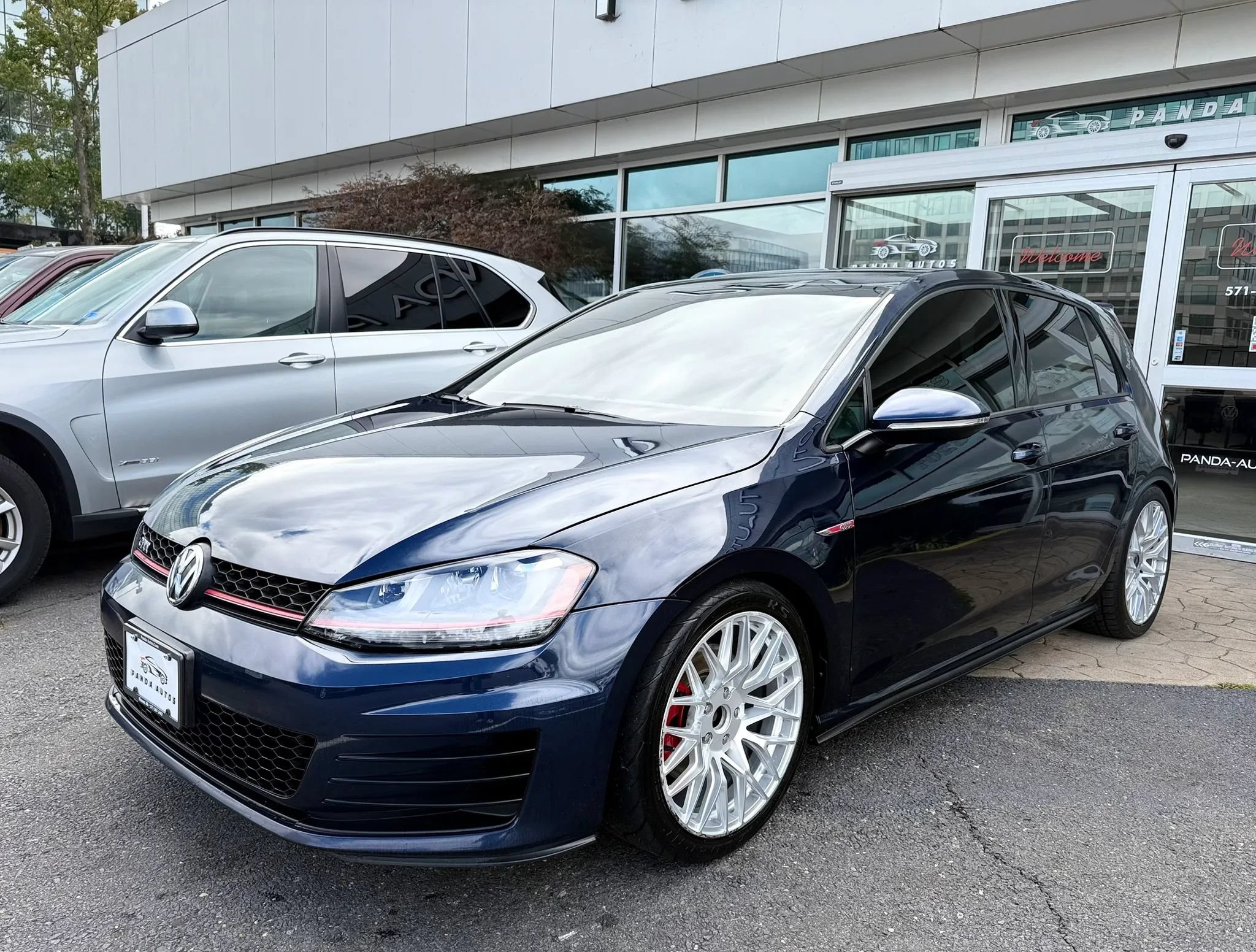 Used 2015 Volkswagen GTI SE FWD image 3