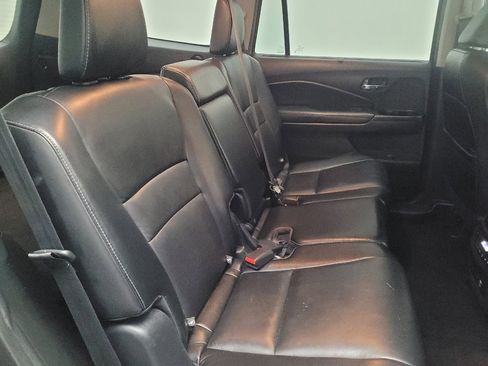 Used 2019 Honda Pilot Touring image 19