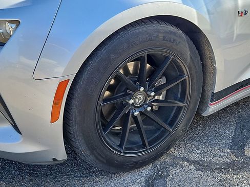 Used 2017 Chevrolet Camaro LT RWD image 5
