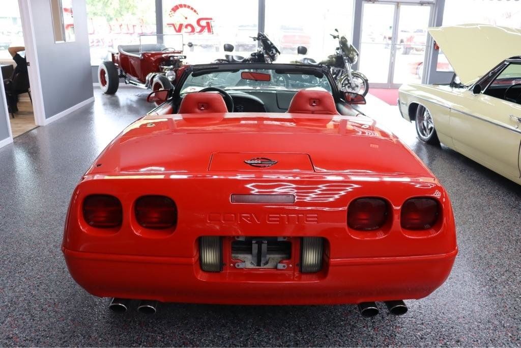 Used 1995 Chevrolet Corvette Coupe RWD image 4