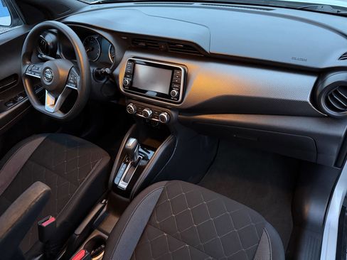 Used 2018 Nissan Kicks S image 33