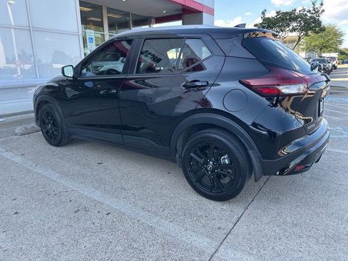 Used 2023 Nissan Kicks SV FWD image 2
