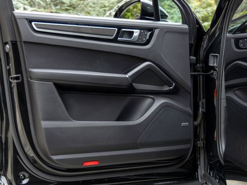 Certified 2023 Porsche Cayenne GTS AWD/4WD image 20