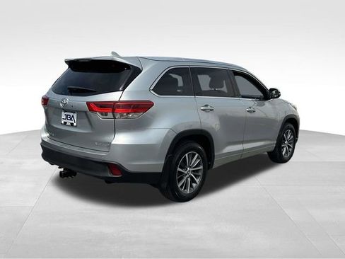 Used 2017 Toyota Highlander AWD V6 image 26