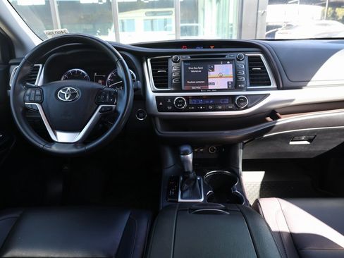 Used 2019 Toyota Highlander XLE image 23