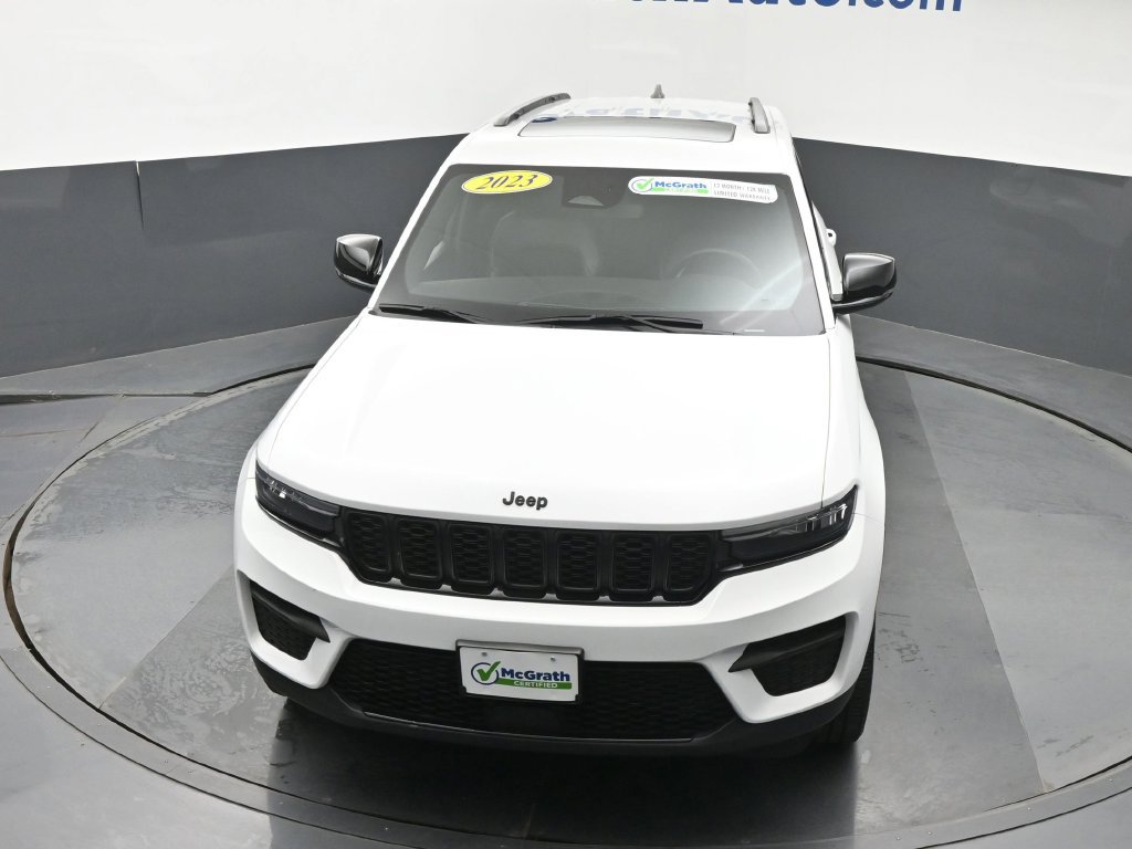 Used 2023 Jeep Grand Cherokee Altitude AWD/4WD image 27