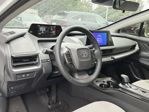 Used 2025 Toyota Prius LE FWD image 8