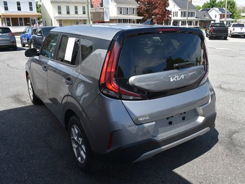 Used 2025 Kia Soul LX w/ LX Technology Package FWD image 5