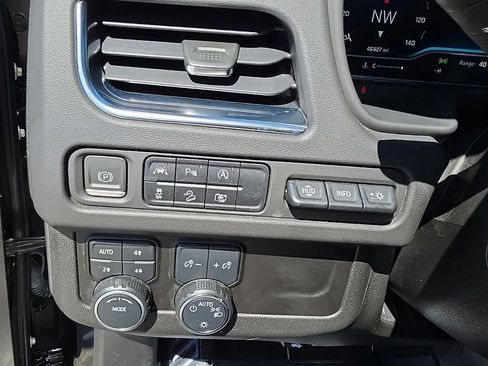 Used 2023 Chevrolet Tahoe High Country AWD/4WD image 25