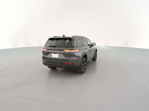 New 2025 Jeep Grand Cherokee Limited image 11