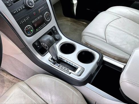 Used 2008 GMC Acadia SLT w/ Convenience Package FWD image 16