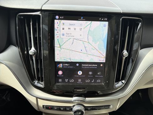Used 2023 Volvo XC60 B5 Core w/ Climate Package FWD image 24