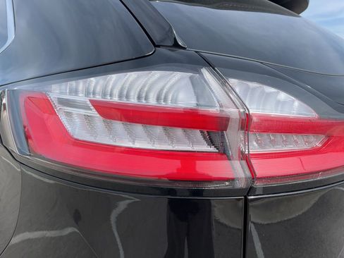 Used 2022 Ford Edge Titanium w/ Equipment Group 301A image 7