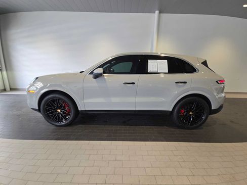 Used 2024 Porsche Cayenne S AWD/4WD image 2