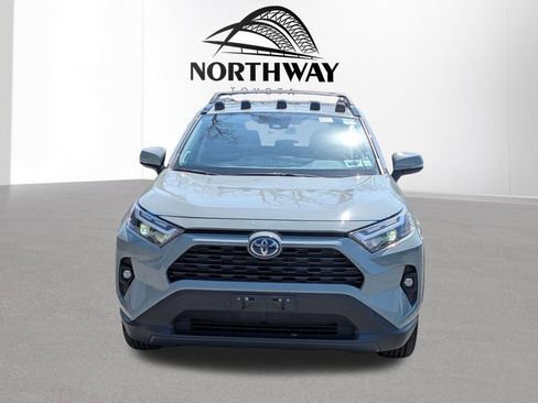 Used 2022 Toyota RAV4 XLE Premium image 9