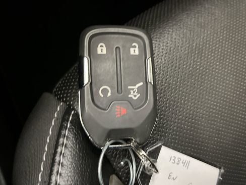 Used 2023 GMC Terrain SLT image 26