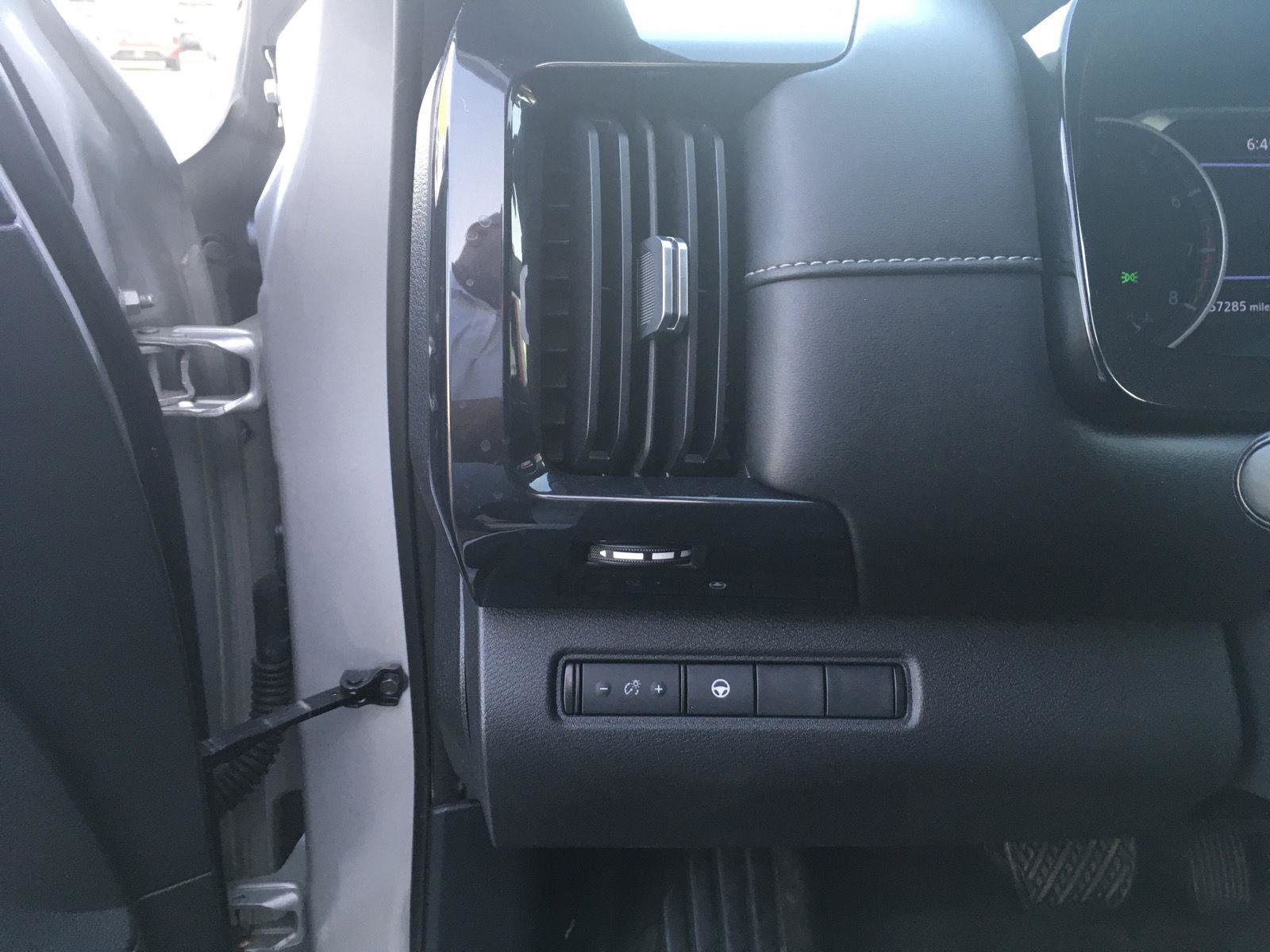 Used 2023 Nissan Pathfinder SV AWD/4WD image 17
