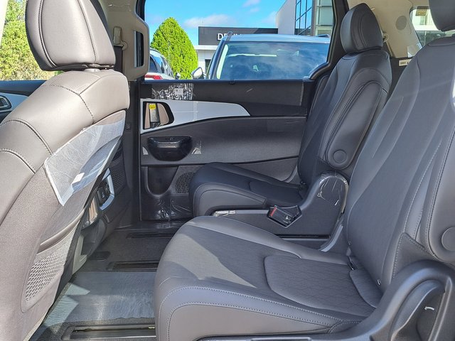 New 2027 Kia Carnival SX w/ Dark Edition Package FWD image 13