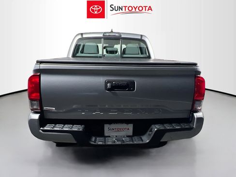 Used 2018 Toyota Tacoma SR w/ SR Convenience Package image 5